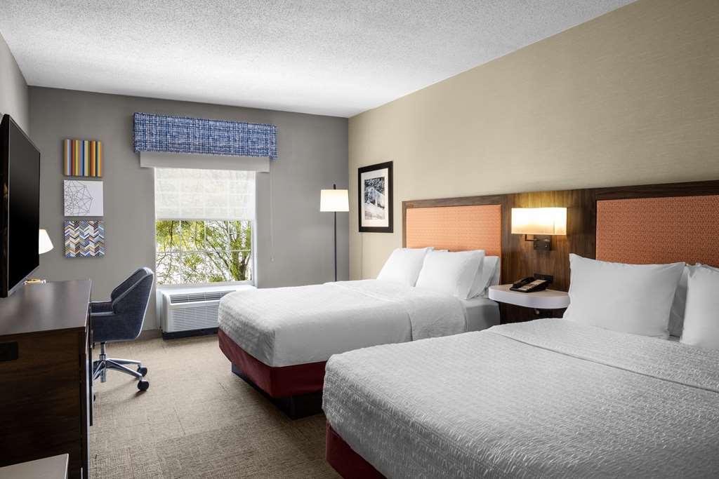 Hampton Inn & Suites State College At Williamsburg Square Стая снимка