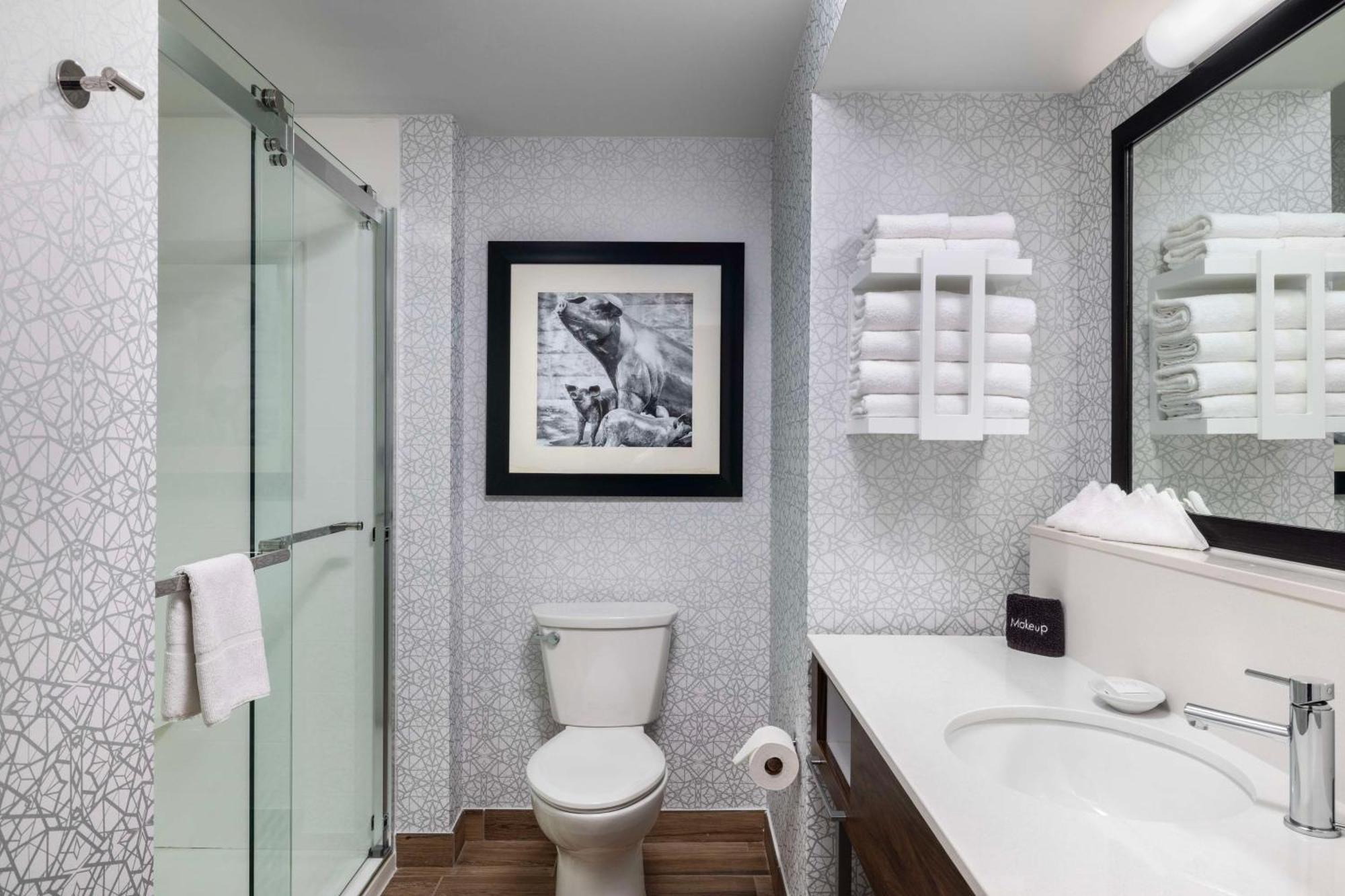 Hampton Inn & Suites State College At Williamsburg Square Екстериор снимка