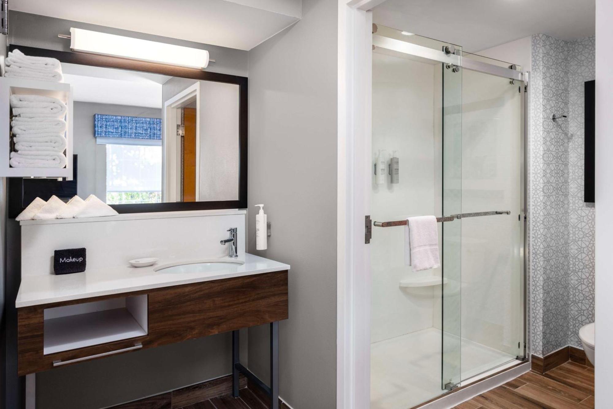 Hampton Inn & Suites State College At Williamsburg Square Екстериор снимка