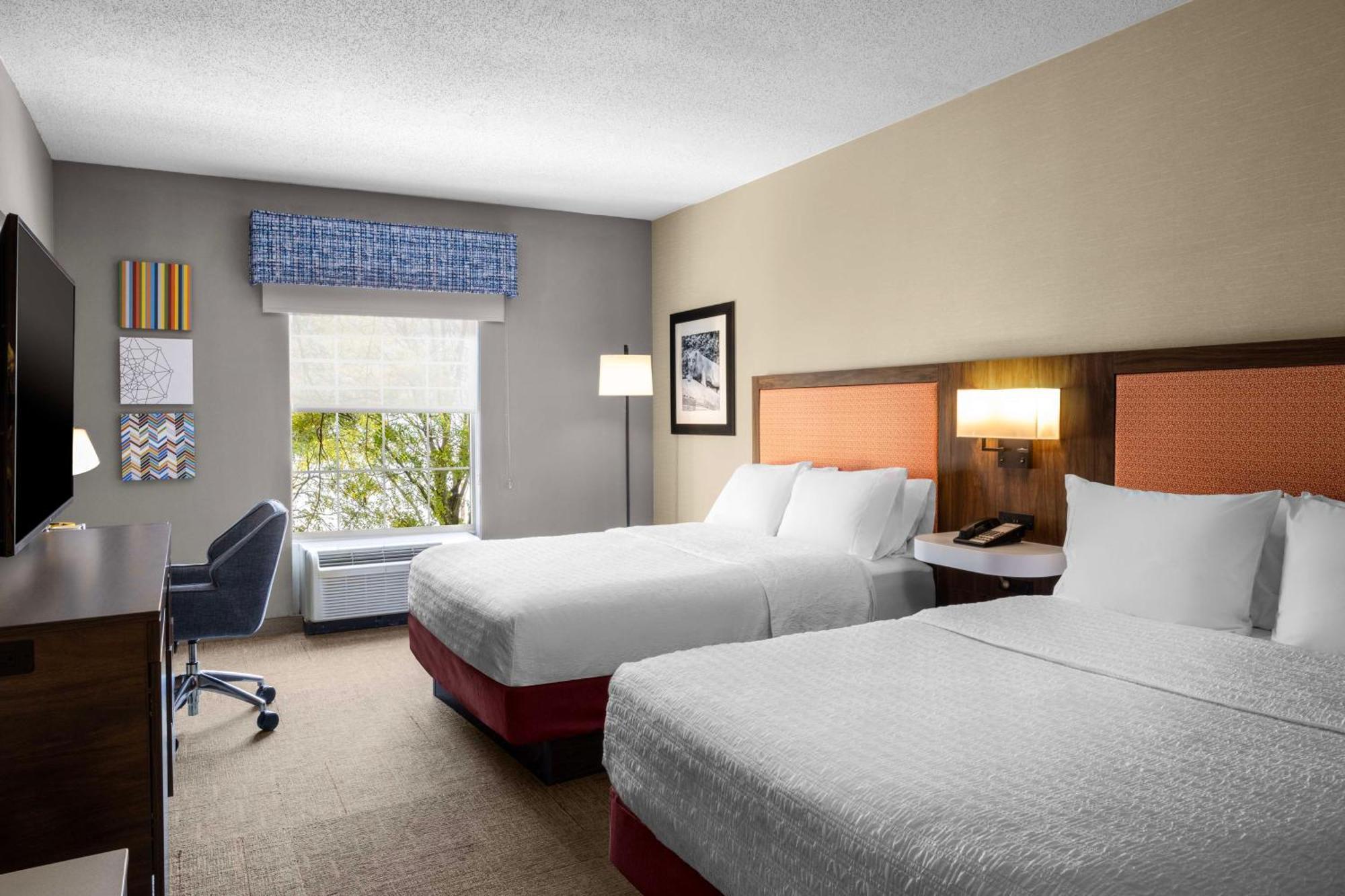 Hampton Inn & Suites State College At Williamsburg Square Екстериор снимка