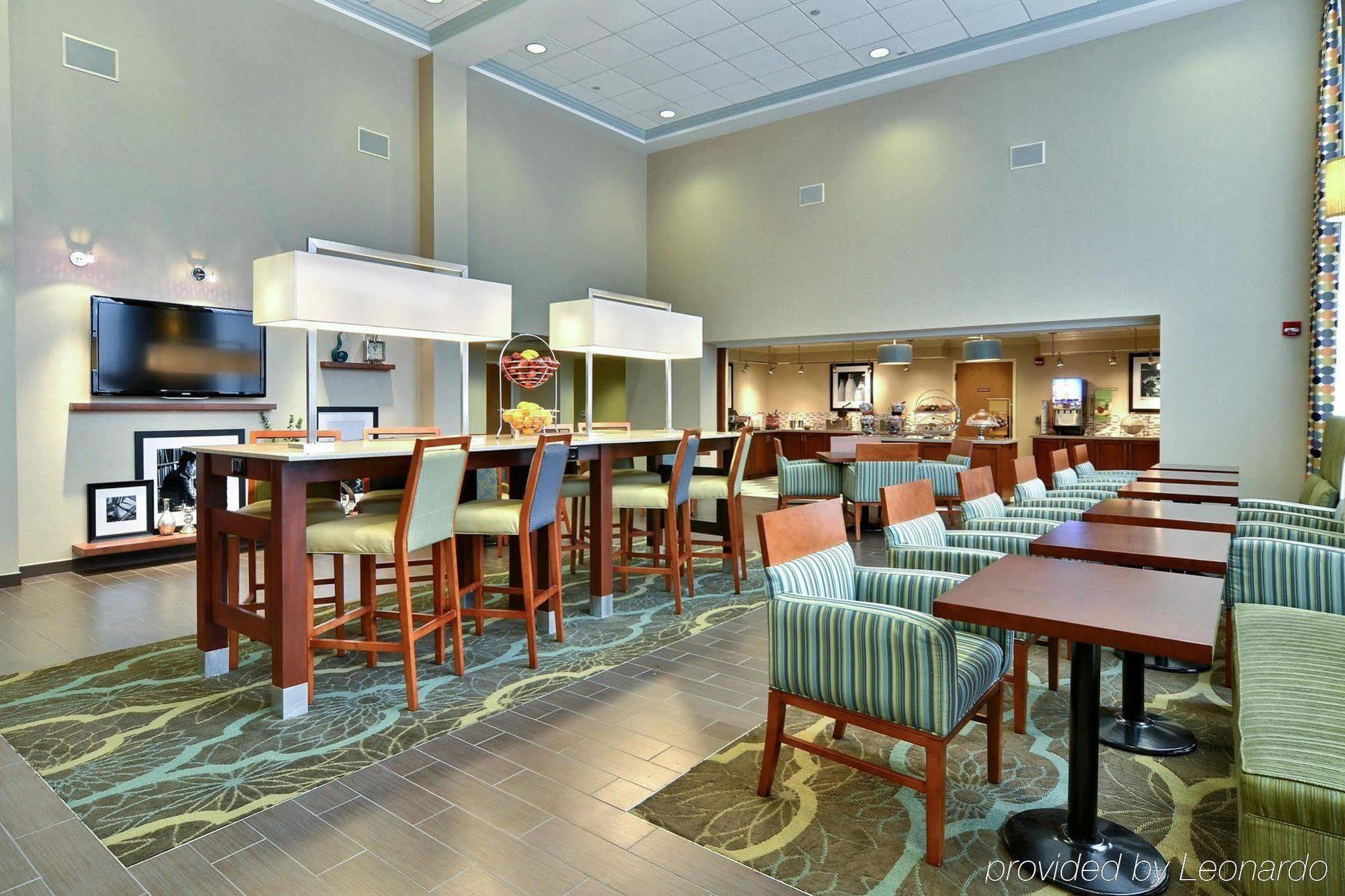 Hampton Inn & Suites State College At Williamsburg Square Екстериор снимка